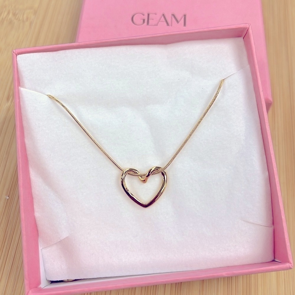 Brand New 14K Gold Plated Infinity Heart Necklace Elegant Minimalist Romantic